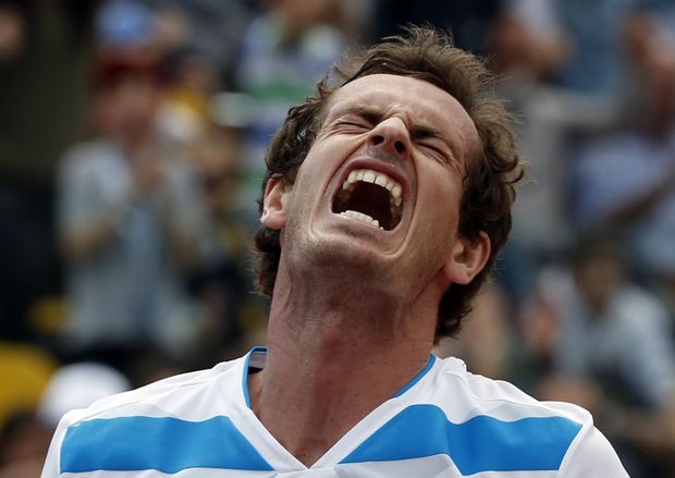 Naštvaný Andy Murray v zápase s Italem Fogninim Naštvaný Andy Murray v zápase s Italem Fogninim