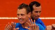 Tomáš Berdych s Radkem Štěpánkem se radují z vítězství ve čtyřhře
