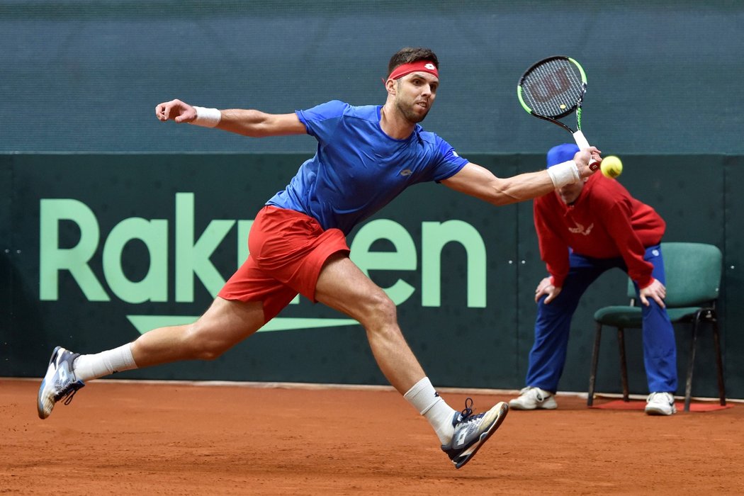 Český tenista Jiří Veselý během utkání Davis Cupu proti Slovákovi Kovalíkovi