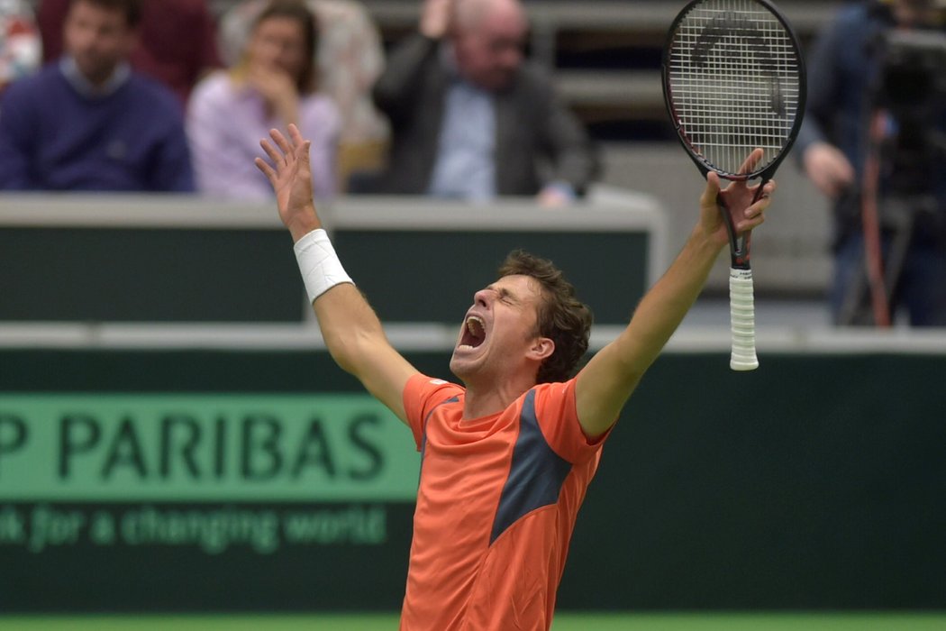 Robin Haase slaví, Nizozemce proti Česku dotáhl do finále Davis Cupu