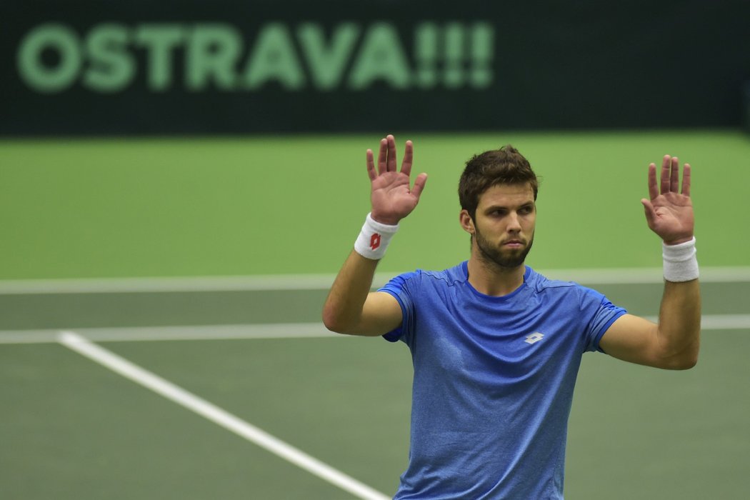 Jiří Veselý a jeho gesto po prohrané čtyřhře s Nizozemci v kvalifikaci o finále Davis Cupu