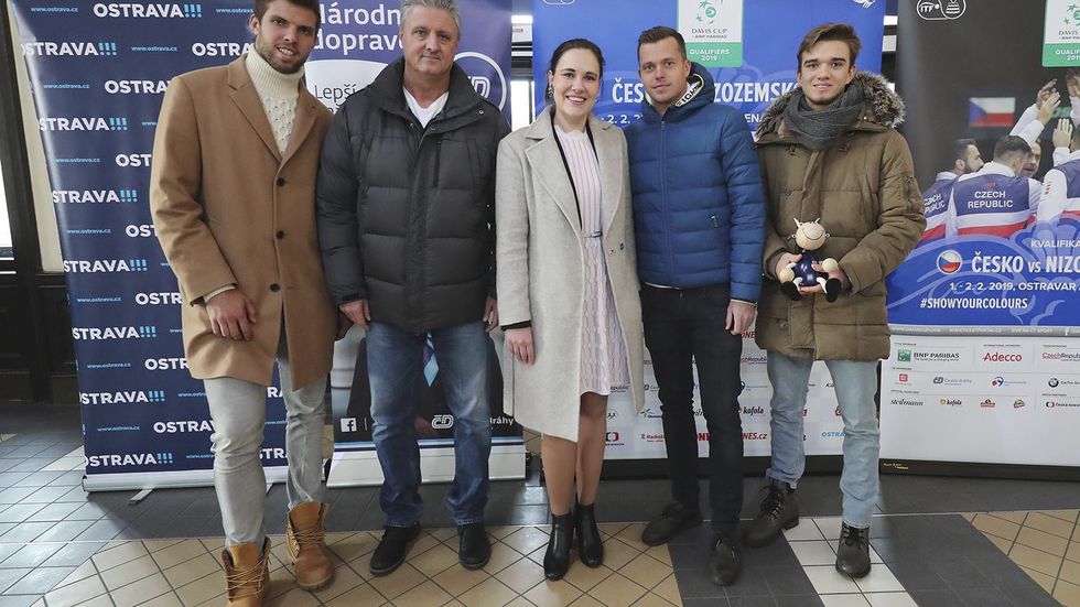 Zatím nekompletní tým kapitána Jaroslava Navrátila dorazil do Ostravy v dobré náladě