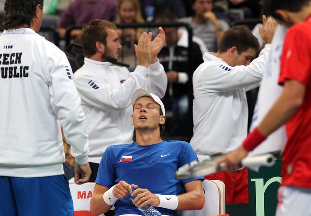 Tomáš Berdych oddychuje v zápase s Djokovičem Tomáš Berdych oddychuje v zápase s Djokovičem