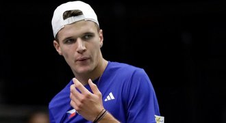 Davis Cup: Česko - Srbsko 3:0. Famózní Menšík i skalp Djokoviče na závěr