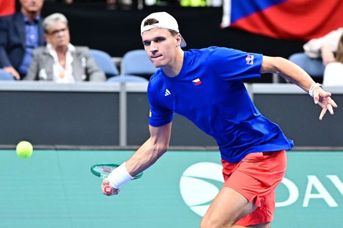 Davis Cup ONLINE: Česko - USA 1:2. Menšík bojuje se Sheltonem, musí zvítězit Davis Cup ONLINE: Česko - USA 1:2. Menšík bojuje se Sheltonem, musí zvítězit