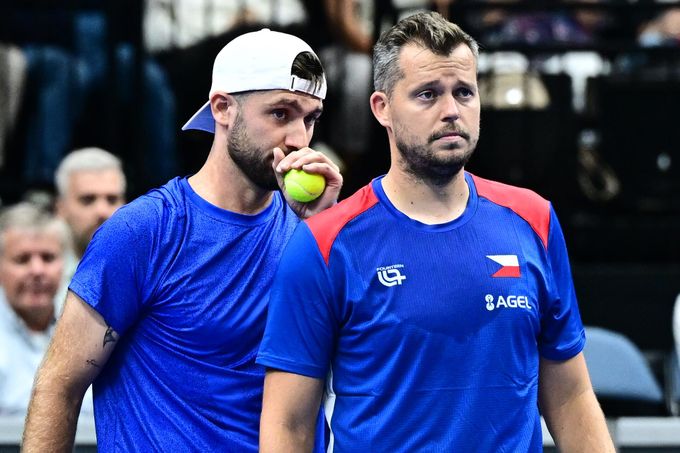 Davis Cup ONLINE: Česko - USA. Pavlásek s Riklem bojují o klíčový bod, vrcholí třetí set Davis Cup ONLINE: Česko - USA. Pavlásek s Riklem bojují o klíčový bod, vrcholí třetí set