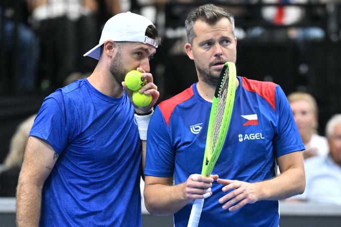 Davis Cup ONLINE: Česko - USA. Pavlásek s Riklem bojují o klíčový bod, rozhodne třetí set Davis Cup ONLINE: Česko - USA. Pavlásek s Riklem bojují o klíčový bod, rozhodne třetí set