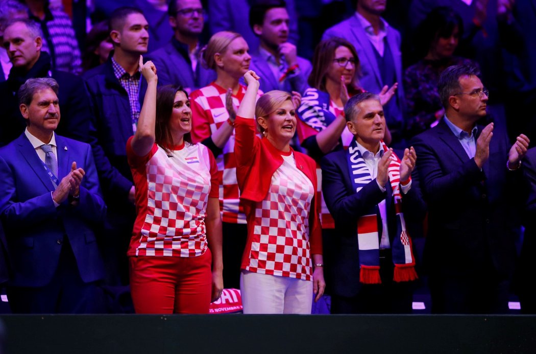 Kolinda Grabarová-Kitarovičová opět oblékla dres a vyrazila fandit, tentokrát tenistům na finále Davis Cupu