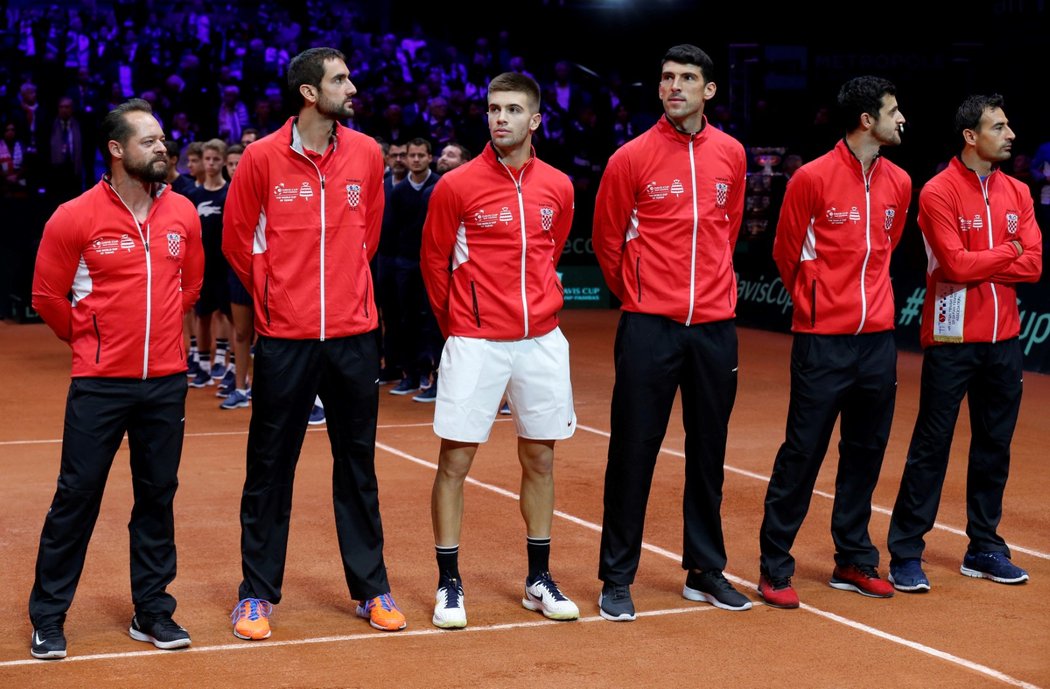 Tenisté Chorvatska před zahájením finále Davis Cupu proti Francii