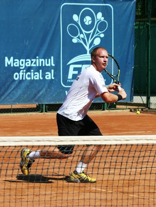 Lukáš Dlouhý na tráninku českého daviscupového týmu v Rumunsku