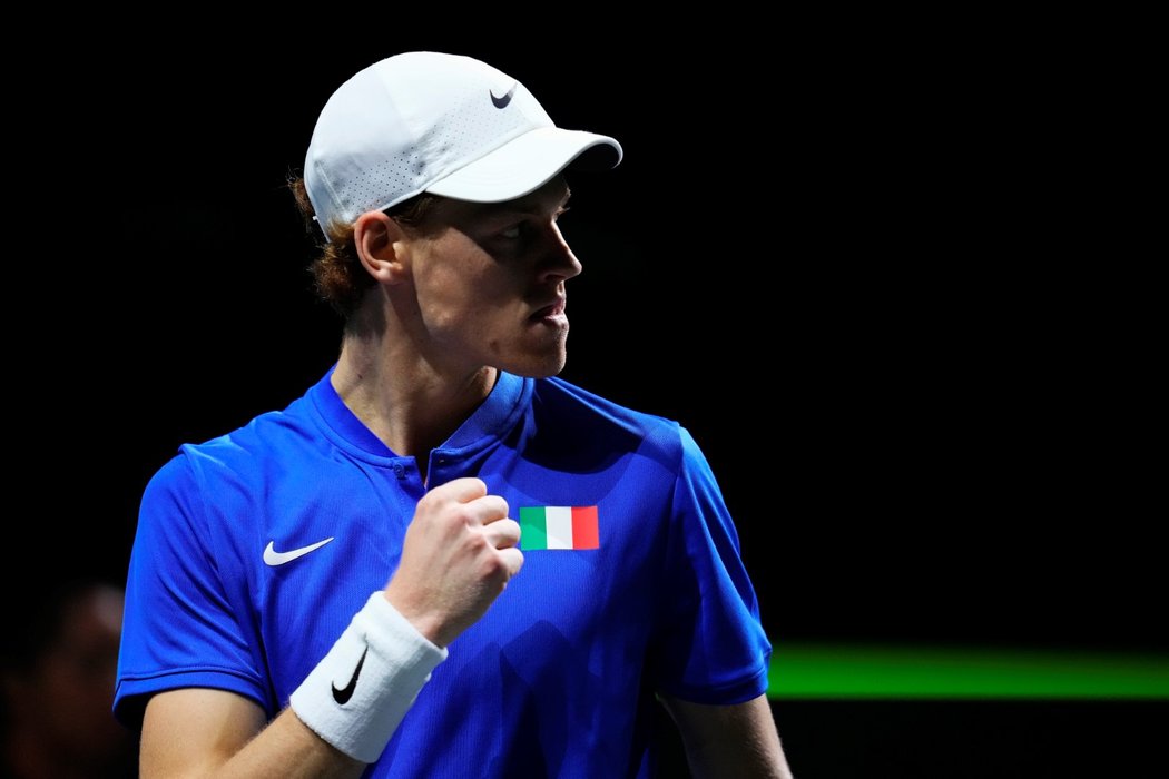 Jannik Sinner zařídil dvěma body obrat Itálie ve čtvrtfinále Davis Cupu proti Nizozemsku