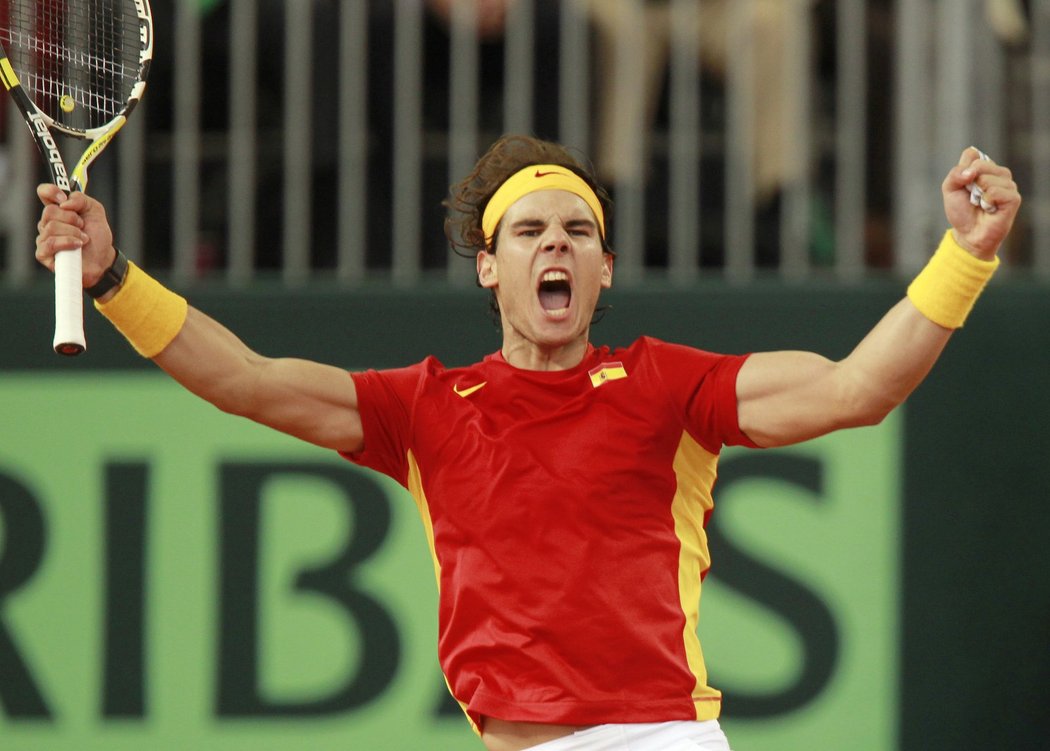 Je to tam! Španělé slaví pátou výhru v Davis Cupu, rozhodující bod ve finále s Argentinou zařídil Rafael Nadal