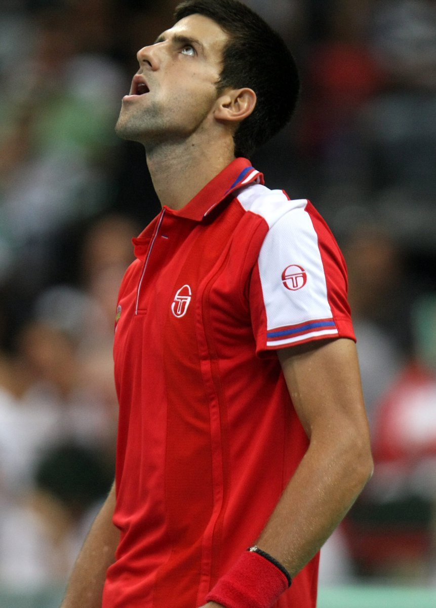 Novak Djokovič kvůli zranění zad vzdal Del Potrovi, do finále tak postupuje Argentina