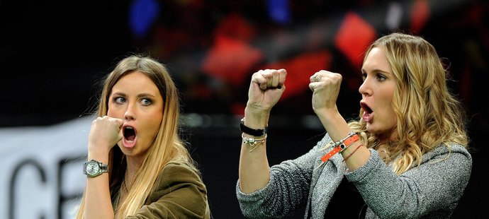 Radující se partnerky českých tenistů: Berdychova přítelkyně Ester a Štěpánkova manželka Nicole