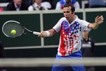 Radek Štěpánek pod dohledem českých celebrit oblékl na finále Davis Cupu tradičně tričko v národních barvách.