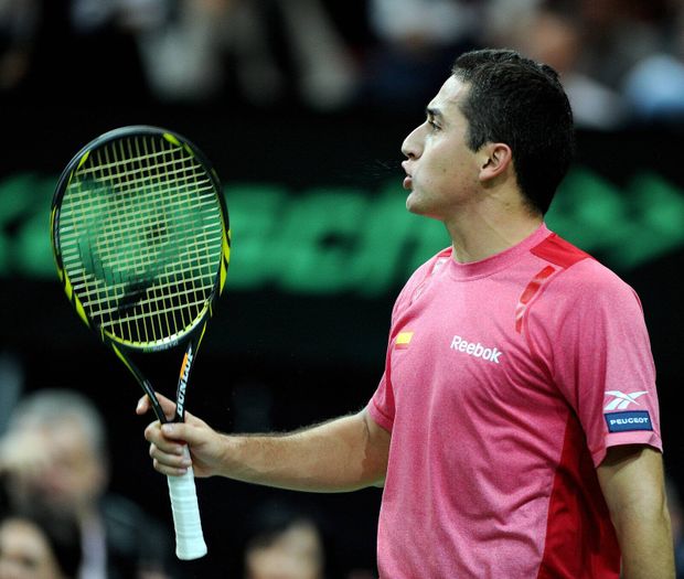 Nicolas Almagro se rozčiluje na rozhodčího během zápasu s Tomášem Berdychem Nicolas Almagro se rozčiluje na rozhodčího během zápasu s Tomášem Berdychem