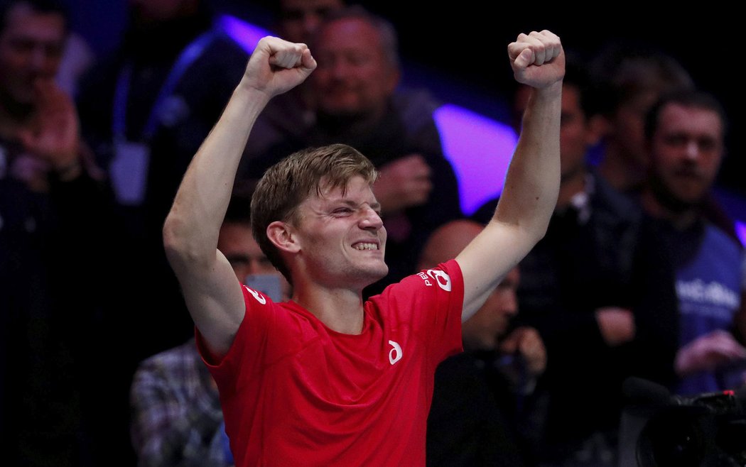 Belgičan David Goffin se raduje z výhry nad Jo-Wilfriedem Tsongou ve finále Davis Cupu