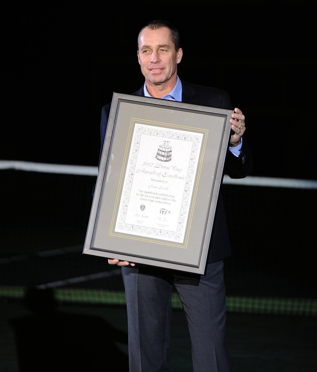 Ivan Lendl převzal před nedělními dvouhrami plaketu Ceny za výjimečnost za reprezentaci v Davis Cupu