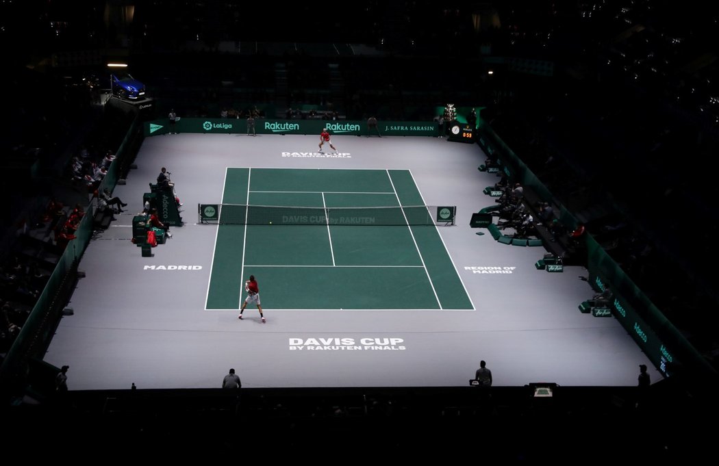 Davis Cup se hraje poprvé v novém finálovém formátu, celý turnaj za účasti 18 zemí se odehraje v Madridu