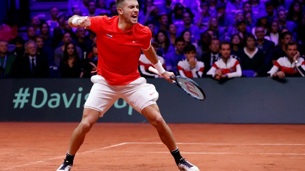 Borna Čorič získal ve finále Davic Cupu pro Chorvatsko první bod, když porazil Jeremyho Chardyho
