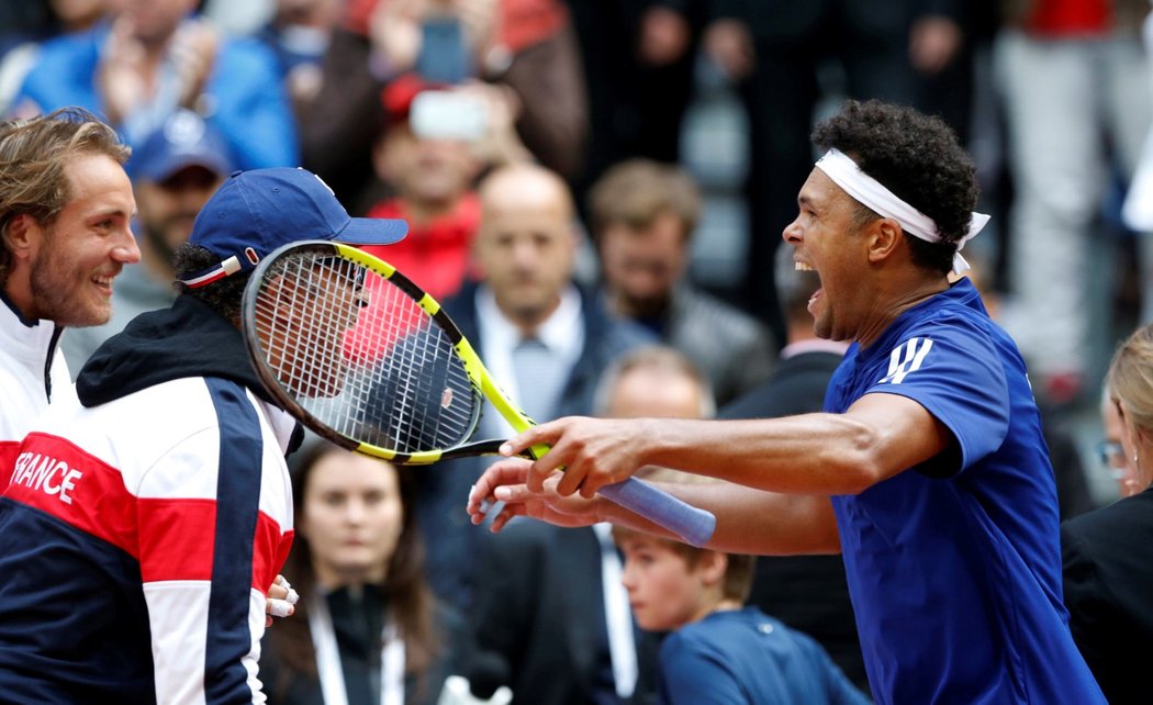 Francouzští tenisté se radují z postupu do finále Davis Cupu