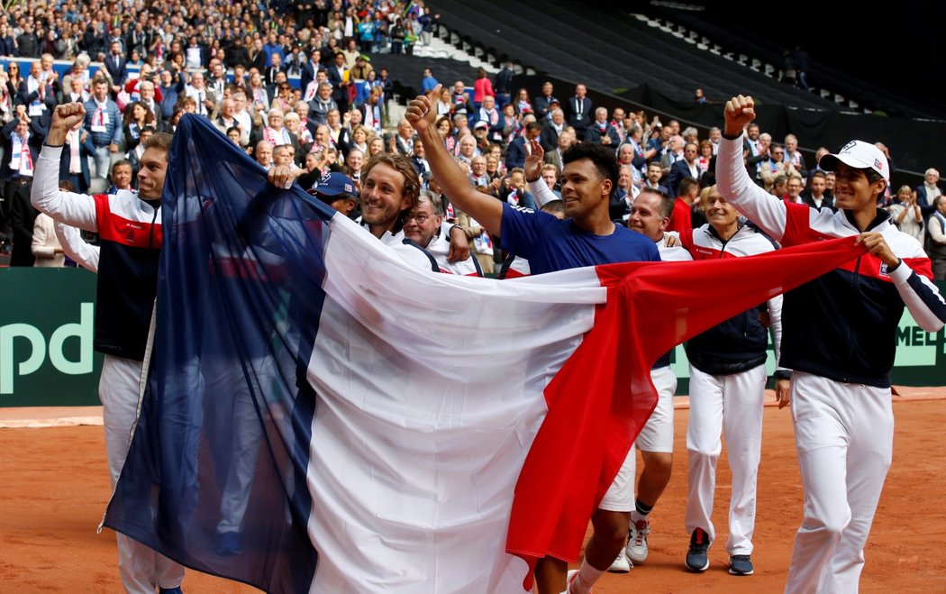 Francouzští tenisté se radují z postupu do finále Davis Cupu