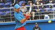 Jan Hájek v utkání Davis Cupu s Kazachem Kukuškinem, kterého porazil ve třech setech