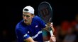 Český tenista Jakub Menšík hraje na Davis Cupu proti Francouzovi Arthuru Rinderknechovi Český tenista Jakub Menšík hraje na Davis Cupu proti Francouzovi Arthuru Rinderknechovi