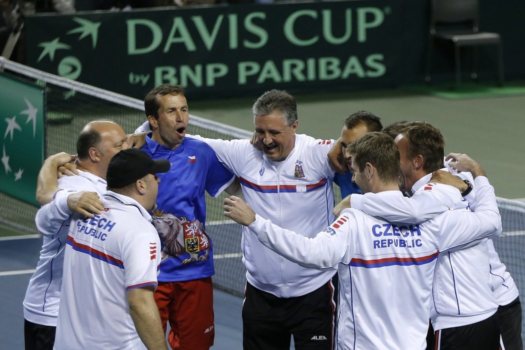 Čeští tenisté se radují z postupu do semifinále Davis Cupu