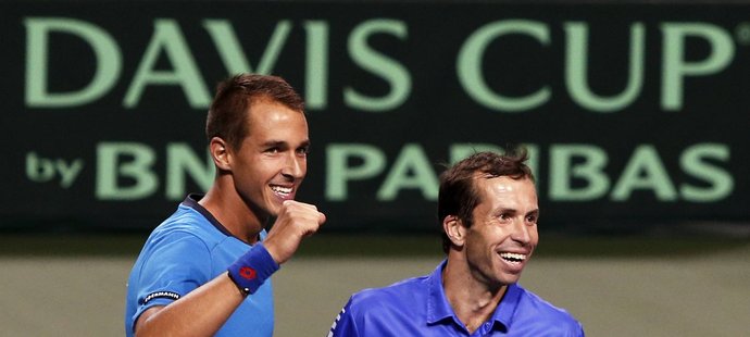 Je to tam! Lukáš Rosol a Radek Štěpánek právě vyhráli nad Japonci čtyřhru a můžou slavit postup do semifinále Davis Cupu