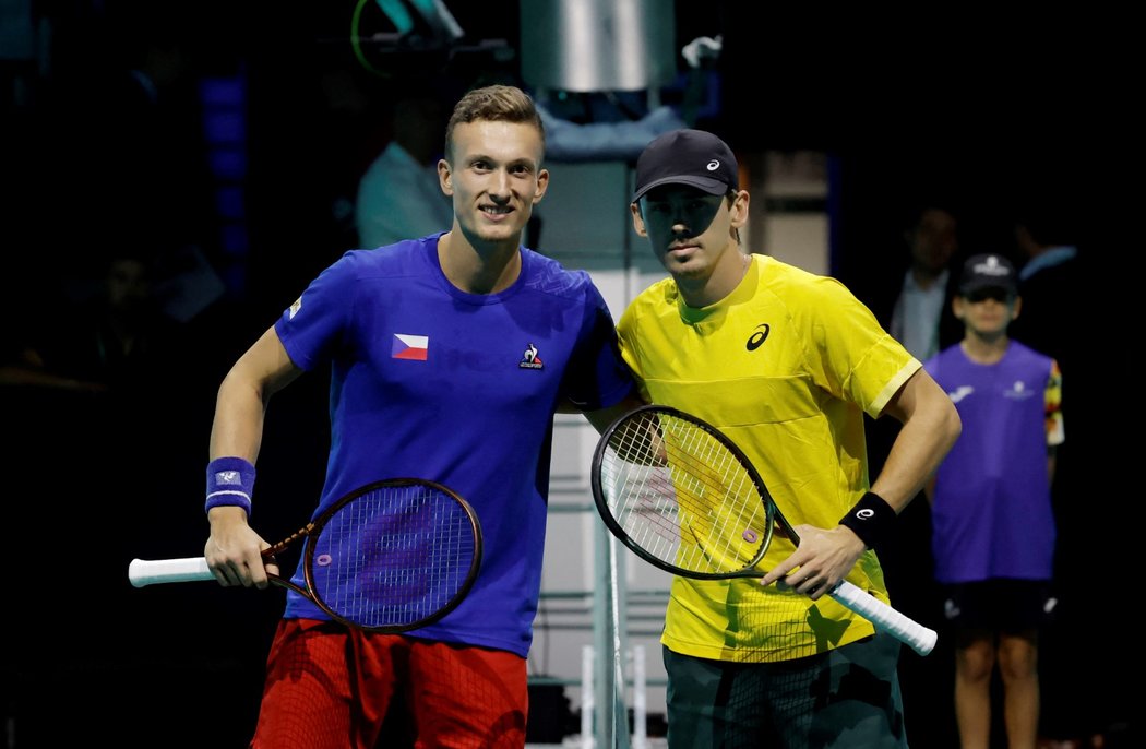 Souboj jedniček Česka (Jiří Lehečka) a Austrálie (Alex de Minaur) ve čtvrtfinále Davis Cupu