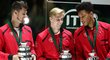 Kanadští tenisté Felix Auger-Aliassime, Denis Shapovalov a kapitán Frank Dancevic po prohraném finále Davis Cupu se Španělskem