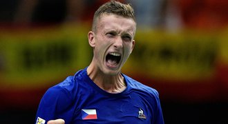 Davis Cup: Česko - Španělsko 3:0. Cenná výhra! Uspěli Macháč i Lehečka