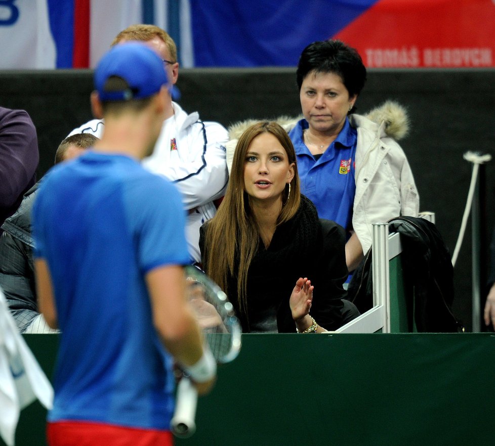 Berdychova přítelkyně Ester fandila svému milému v Davis Cupu jako o život