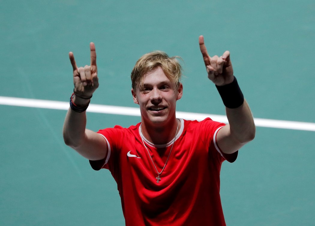 Kanadský tenista Denis Shapovalov po vítězném utkání na Davis Cupu