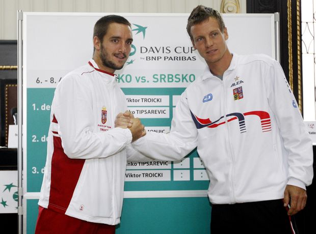 Úvodní duel Davis Cupu mezi Srbskem a Českem začnou Tomáš Berdych (vpravo) a Victor Troicki Úvodní duel Davis Cupu mezi Srbskem a Českem začnou Tomáš Berdych (vpravo) a Victor Troicki