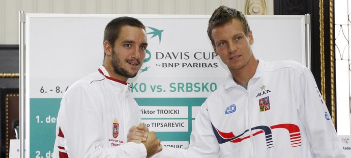 Úvodní duel Davis Cupu mezi Srbskem a Českem začnou Tomáš Berdych (vpravo) a Victor Troicki