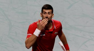Davis Cup: Djokovič poslal Srby do semifinále, Sinner zařídil obrat Italů