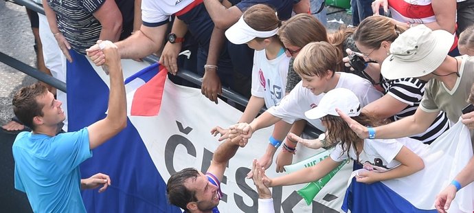 Čeští tenisté se v prvním kole Světové skupiny Davisova poháru v příštím roce střetnou s Německem
