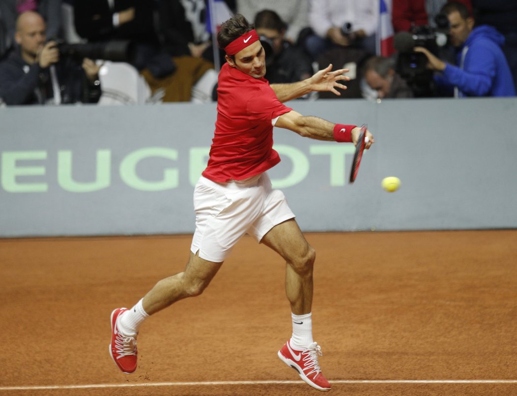 Roger Federer v zápase s Gaelem Monfilsem ve finále Davis Cupu