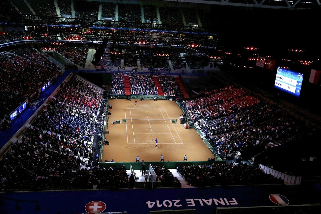 Fotbalový stadion v Lille, dějiště finále tenisového Davis Cupu mezi Francií a Švýcarskem