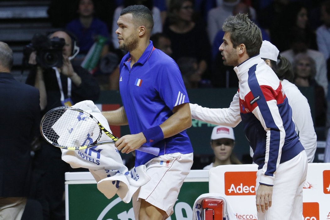 Tsonga při úvodním zápase finále Davis Cupu