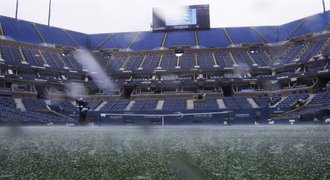 US Open komplikuje déšť, mužské finále až v pondělí