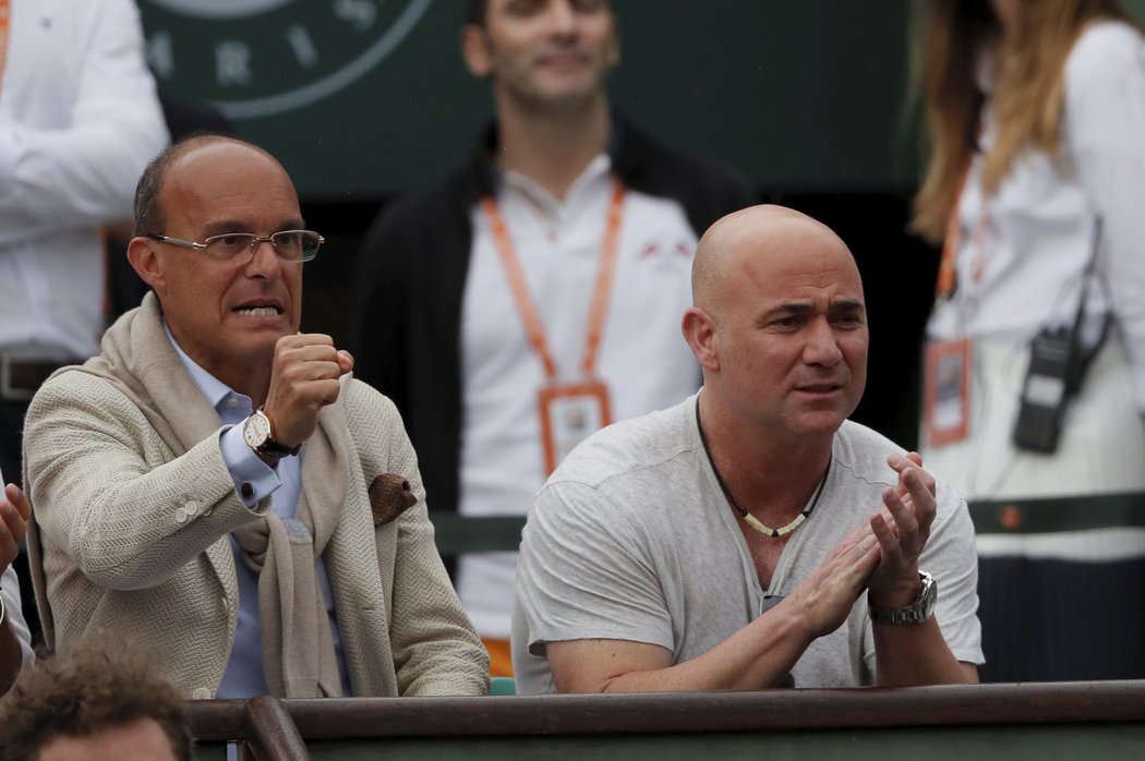 Andre Agassi zápasy Novaka Djokoviče ve VIP loži hodně prožíval