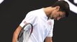 Srbský tenista Novak Djokovič během utkání s Denisem Istominem, kde nečekaně vypadl z Australian Open