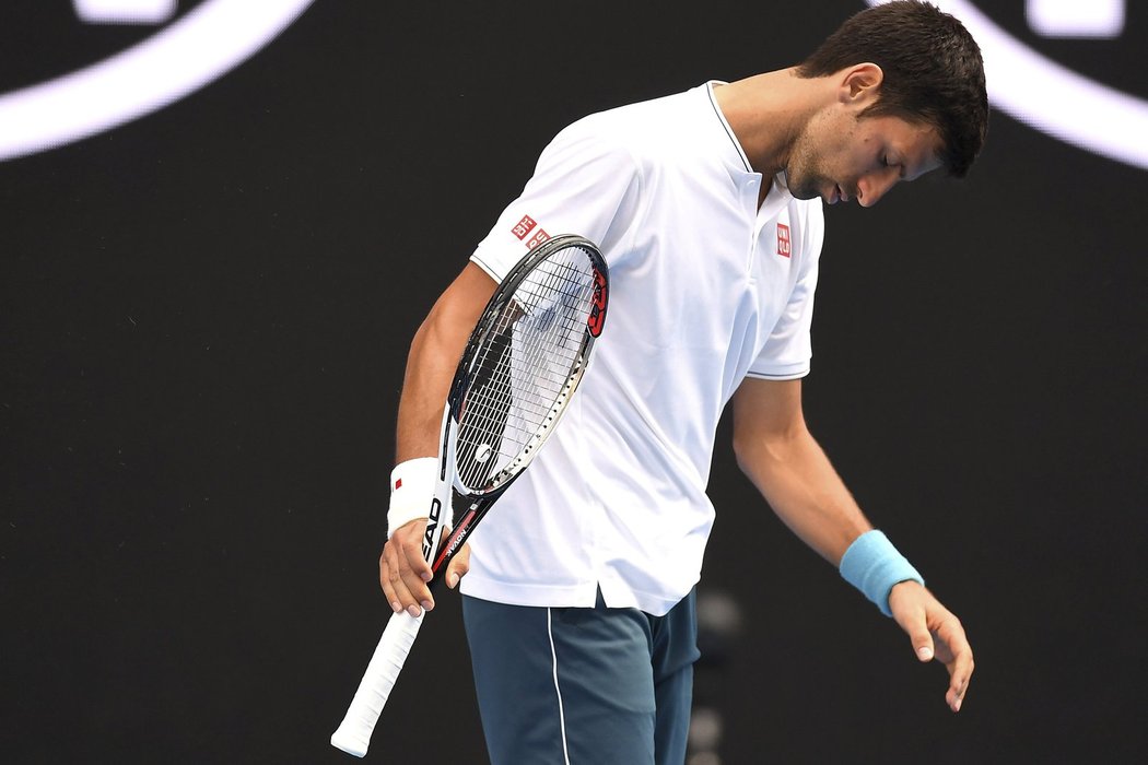 Srbský tenista Novak Djokovič během utkání s Denisem Istominem, kde nečekaně vypadl z Australian Open