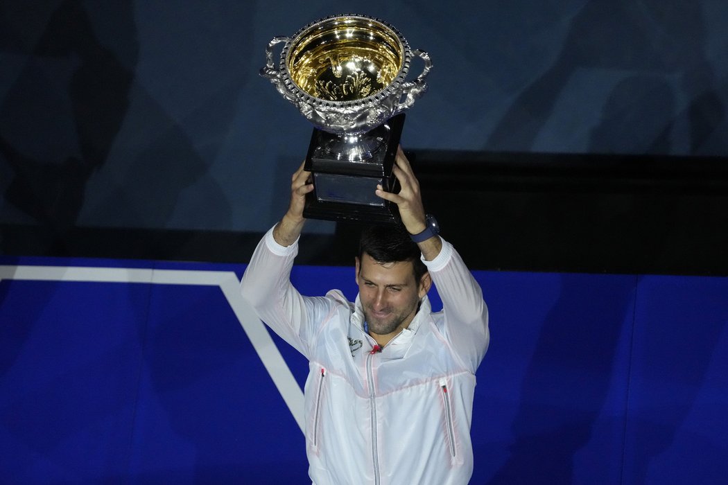 Novak Djokovič podesáté ovládl Australian Open