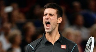 Djokovič porazil Federera. Ve finále ho v Paříži vyzve Ferrer