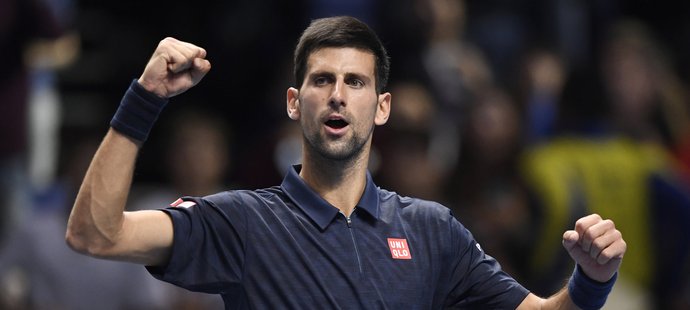 Srbský tenista Novak Djokovič se raduje z výhry na Turnaji mistrů