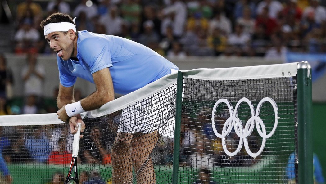 Argentinský tenista Juan Martin del Potro v utkání s Novakem Djokovičem v 1. kole olympijského turnaje